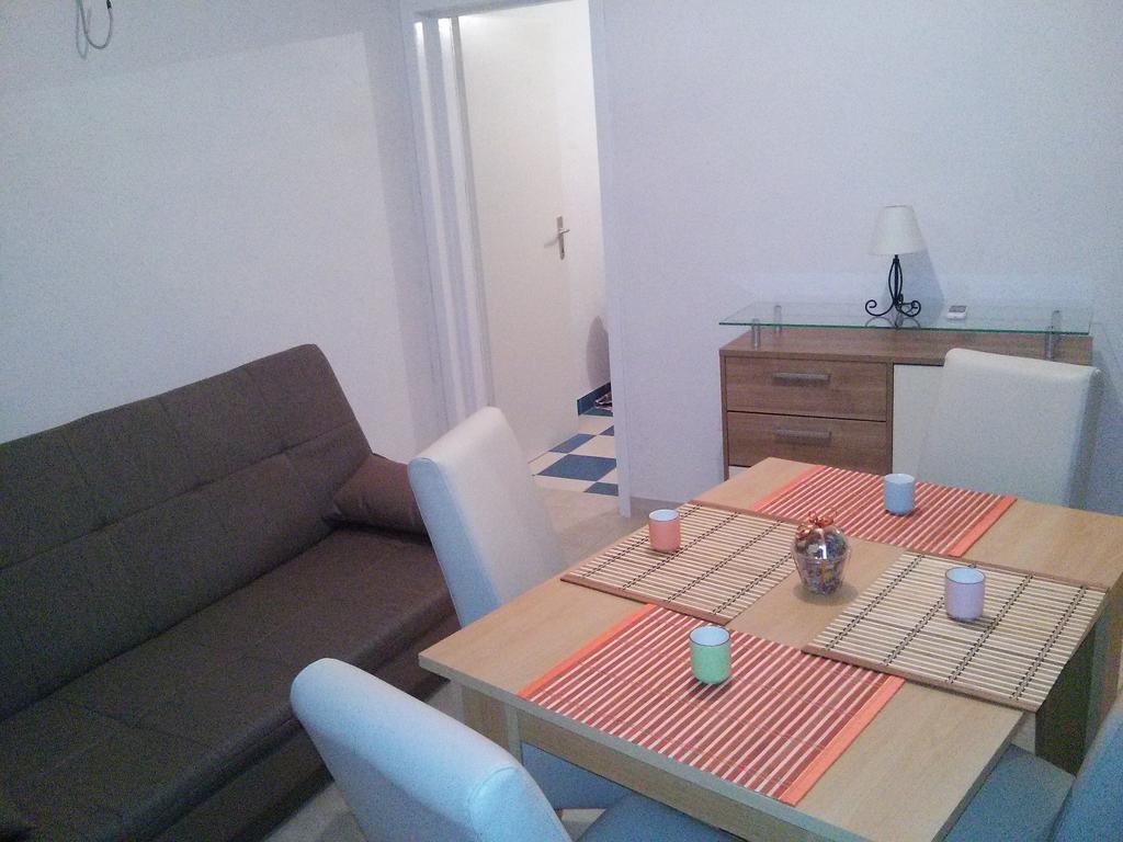 Holiday House Popovic Sućuraj Екстериор снимка