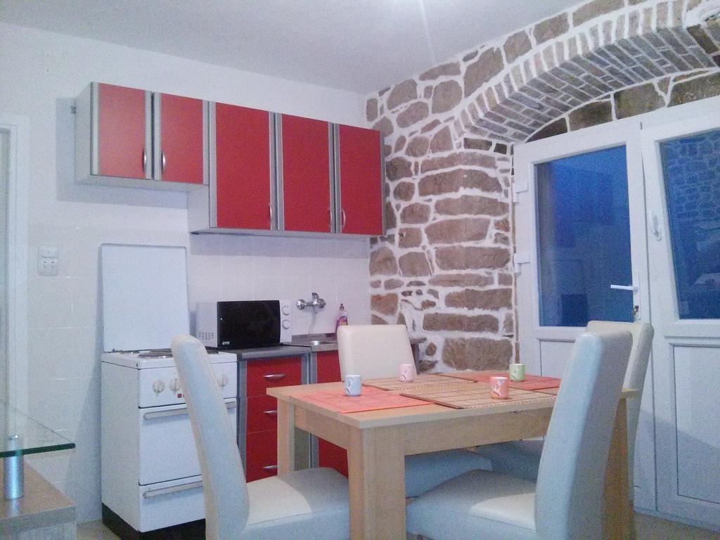 Holiday House Popovic Sućuraj Екстериор снимка
