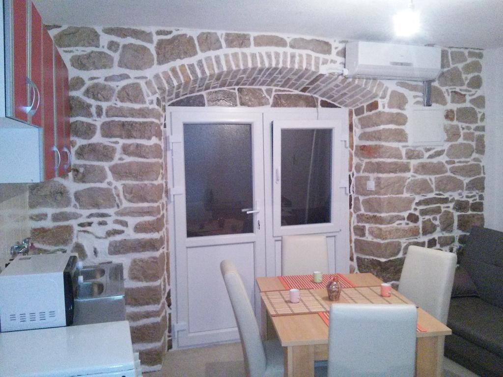 Holiday House Popovic Sućuraj Екстериор снимка