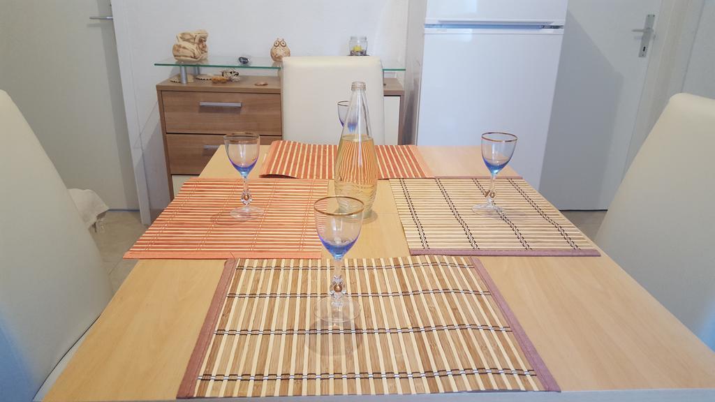 Holiday House Popovic Sućuraj Екстериор снимка