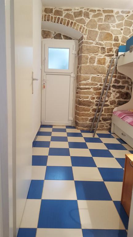 Holiday House Popovic Sućuraj Екстериор снимка